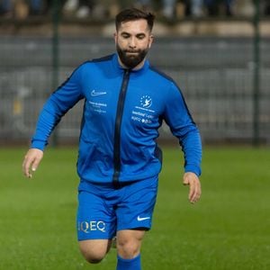 "Je préférerais donner ma maison et garder ma caravane", assurait-il même dans Mon côté sud, en octobre dernier, sur France 3.

Kendji Girac assiste au Match des Etoiles au stade Pierre de Coubertin de Cannes. Photo par Shootpix/ABACAPRESS.COM