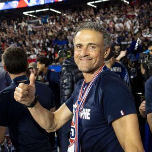 Luis Enrique - Les joueurs du PSG célèbrent leur titre de Champion d'Europe au Parc Des Princes à Paris, le 1er juin 2025.
© Cyril Moreau/Bestimage