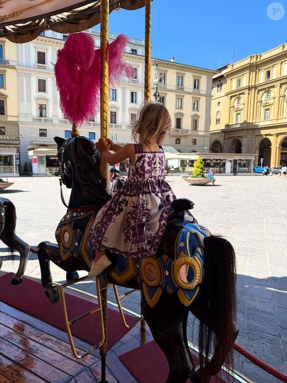 Kitty Spencer, la nièce de Diana et sa fille Athena mènent une vie de princesse...