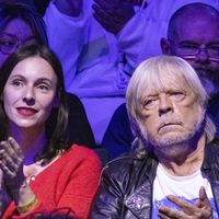 "C'est assez compliqué de se construire à côté de quelqu'un d'aussi fragile" : Lola Séchan évoque Renaud et son enfance passée à ses côtés