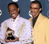 Il a grandi auprès de l'une des plus grandes stars du rock : Ike Turner Jr. est mort, emporté par une insuffisance rénale, a indiqué le média américain "TMZ".

Ike Turner, lauréat du meilleur album de blues traditionnel, pose avec son fils Ike Turner Jr. dans la salle de presse de la 49e cérémonie annuelle des Grammy Awards, à Los Angeles. Amanda Parks/ABACAPRESS.COM