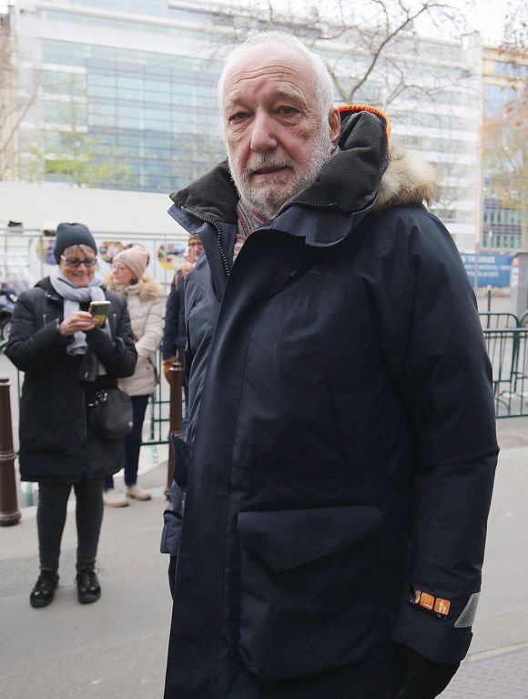François Berléand à la sortie des studios de RTL à Paris, France, le 7 décembre 2023. © Jonathan Rebboah/Panoramic/Bestimage