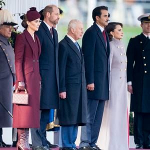 Le prince William, prince de Galles, Catherine (Kate) Middleton, princesse de Galles, le roi Charles III d'Angleterre,son Altesse l'Émir Cheikh du Qatar Tamim bin Hamad Al Thani et son Altesse Sheikha Jawaher Bint Hamad Bin Suhaim Al Thani lors de la cérémonie de bienvenue pour la visite d'État de l'émir du Qatar Tamim ben Hamad Al-Thani à Londres, Royaume Uni, le 3 décembre 2024. © GoffPhotos/Bestimage