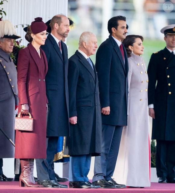 Le prince William, prince de Galles, Catherine (Kate) Middleton, princesse de Galles, le roi Charles III d'Angleterre,son Altesse l'Émir Cheikh du Qatar Tamim bin Hamad Al Thani et son Altesse Sheikha Jawaher Bint Hamad Bin Suhaim Al Thani lors de la cérémonie de bienvenue pour la visite d'État de l'émir du Qatar Tamim ben Hamad Al-Thani à Londres, Royaume Uni, le 3 décembre 2024. © GoffPhotos/Bestimage