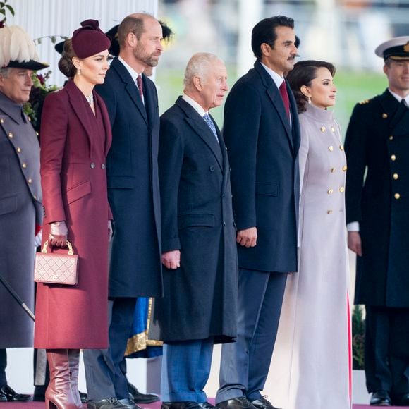 Le prince William, prince de Galles, Catherine (Kate) Middleton, princesse de Galles, le roi Charles III d'Angleterre,son Altesse l'Émir Cheikh du Qatar Tamim bin Hamad Al Thani et son Altesse Sheikha Jawaher Bint Hamad Bin Suhaim Al Thani lors de la cérémonie de bienvenue pour la visite d'État de l'émir du Qatar Tamim ben Hamad Al-Thani à Londres, Royaume Uni, le 3 décembre 2024. © GoffPhotos/Bestimage