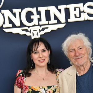 Le chanteur est venu assister à cet évènement avec sa femme Murielle

Exclusif - Hugues Aufray et sa femme Murielle dans l’espace VIP “le Pavillon Eiffel,” lors de la 12ème édition Longines Paris Eiffel Jumping au pied de la Tour Eiffel sur le Champ-de-Mars à Paris, France le 20 juin 2026

© Perusseau / Veeren / Bestimage