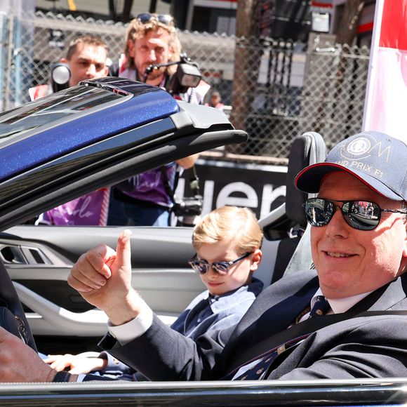 Papa fier de ses jumeaux Jacques et Gabriella, le prince Albert leur a fait une petite surprise alors qu'ils étaient à l'école.

Le prince Albert II de Monaco et le prince Jacques de Monaco, marquis des Baux lors du Grand Prix de Formule 1 (F1) de Monaco. © Claudia Albuquerque/Bestimage