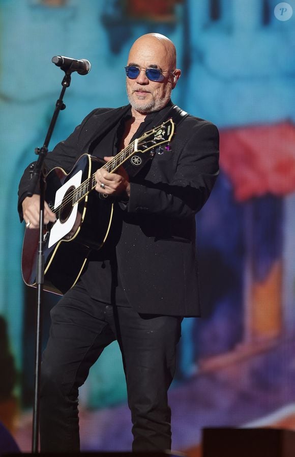 Exclusif - Pascal Obispo lors du concert du gala de Noël de l'association Tout le monde contre le cancer fête ses 20 ans diffusé le 24 décembre sur M6 à l'Adidas Aren Porte de la Chapelle à Paris, France, le 4 décembre 2025. © Coadic Guirec/Bestimage