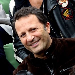 Pour rappel, la star de TF1 est également le père de deux garçons plus âgés nés d'unions précédentes.

Arthur (Jacques Essebag) et sa compagne Mareva Galanter dans les tribunes de la finale homme des internationaux de France de Roland Garros à Paris. © Moreau-Jacovides / Bestimage.