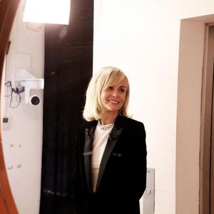 Exclusif - Laeticia Hallyday lors de l'enregistrement de l'émission de télévision "C L'Hebdo" sur France 5 Spéciale Johnny Hallyday diffusée le 16 décembre  et présentée par A.Casse à Paris, France, le 22 novembre 2023.
Laeticia Hallyday était invitée pour parler de l'exposition qui ouvrira ses portes le 22 décembre à Paris Expo Porte de Versailles. © Dominique Jacovides/Bestimage