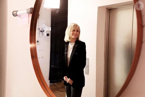 Exclusif - Laeticia Hallyday lors de l'enregistrement de l'émission de télévision "C L'Hebdo" sur France 5 Spéciale Johnny Hallyday diffusée le 16 décembre  et présentée par A.Casse à Paris, France, le 22 novembre 2023.
Laeticia Hallyday était invitée pour parler de l'exposition qui ouvrira ses portes le 22 décembre à Paris Expo Porte de Versailles. © Dominique Jacovides/Bestimage