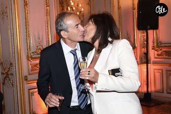 Olivier et Sandrine Kretz - Soirée de gala des 50 ans de la Fondation Claude Pompidou à l'Hôtel Marcel Dassault à Paris le 12 avril 2022.