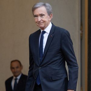 L'homme d'affaires français et PDG de LVMH Bernard Arnault arrive au Palais présidentiel de l'Elysée avant un dîner d'Etat avec les présidents français et brésilien à Paris le 5 juin 2025. Photo par Raphael Lafargue/ABACAPRESS.COM