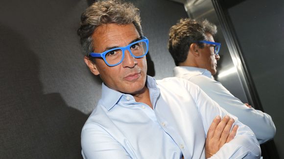 Plus rien ne va entre Julien Cohen (Affaire conclue) et son ex-femme : lui qui a refait sa vie avec Mélanie, 20 ans de moins, ne compte pas se laisser faire