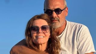 "Quatre jours hors du temps" : Après le départ de Gérard Kadoche, Véronika Loubry s'envole hors de France mais ne l'oublie pas