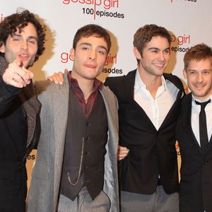 Une star de la série "Gossip Girl" a annoncé être papa pour la seconde fois.

Ed Westwick avec Penn Badgley et Chace Craword - Les acteurs de la série "Gossip Girl" célèbrent le 100ème épisode avec une soirée au Cipriani Wall Street à New York