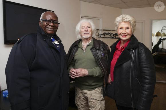 Tout comme Magloire et Danièle Gilbert, qui ont aussi tenu à rendre visite à l'artiste dans les backstages 

Exclusif - Magloire, Hugues Aufray, Danièle Gilbert en backstage du concert de Hugues Aufray au Le Dôme de Paris - Palais des Sports le 9 novembre 2025.

© Jack Tribeca / Bestimage