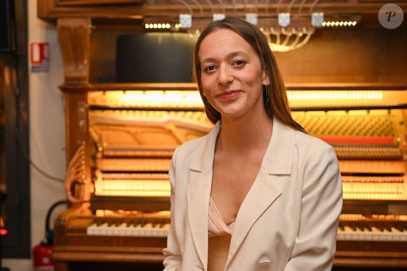 Marcia Higelin, fille d'Arthur H, petite fille de Jacques Higelin, chante à la Mezzanine Pigale à Paris le 12 mai 2022. © Lionel Urman / Panoramic / Bestimage