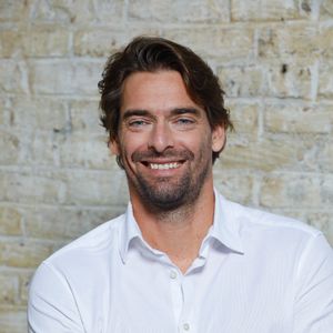Depuis le 31 juillet 2026 et jusqu'au dimanche 16 août 2026, Camille Lacourt commente les championnats d'Europe de natation sur France Télévisions.

Camille Lacourt en prise de vue studio en marge du tournage du clip "Je garde le sourire !" de l'association Laurette Fugain dans les Studios de l'Usine à Paris.

© Christophe Clovis/Bestimage