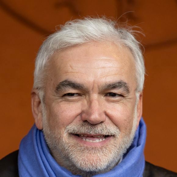 son émission gagne une demi‑heure supplémentaire et occupe une partie de l’ancienne tranche horaire de Jean-Marc Morandini.

Pascal Praud au village lors des Internationaux de France de Tennis de Roland Garros 2025, à Paris, France, le 7 juin 2025. © Cyril Moreau/Bestimage