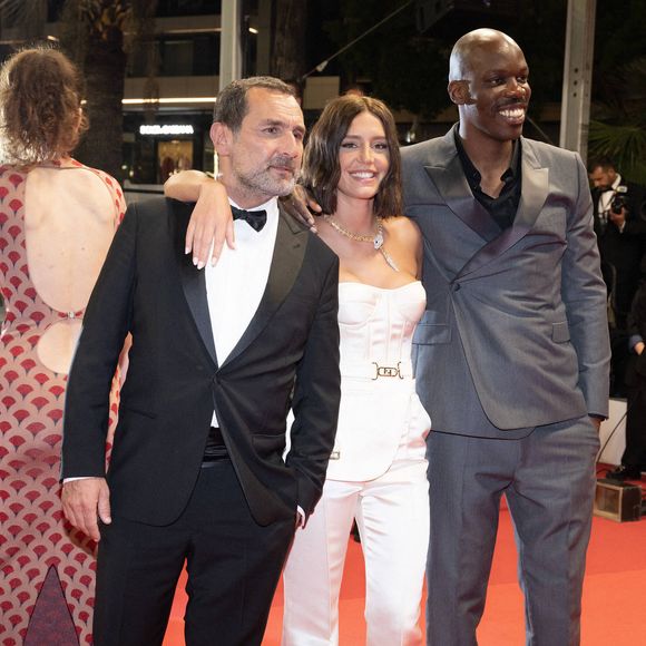 Gilles Lellouche, Adele Exarchopoulos et Jean-Pascal Zadi assistent à la projection de Smoking Causes Coughing lors de la 75e édition du Festival de Cannes au Palais des Festivals le 21 mai 2022 à Cannes, France. Photo David Niviere/ABACAPRESS.COM