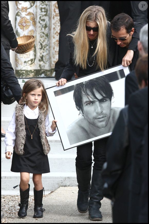 Valérie Bourdin et Sasha (fille de Filip Nikolic) aux obsèques de Filip Nikolic en l'Eglise Russe de Sainte Geneviève des Bois en 2009. © JACOVIDES-MOREAU / BESTIMAGE