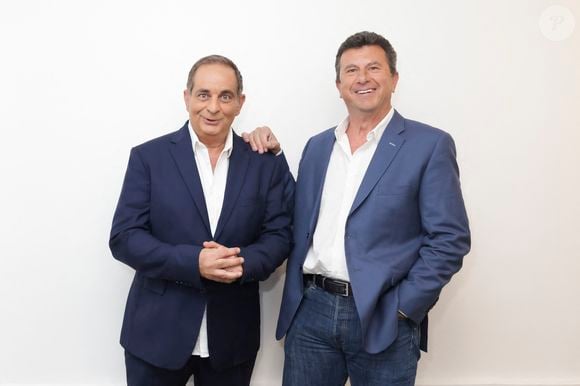 A l'occasion de la sortie de son livre sur le sujet, "Petit traité du silence à l'usage des gens bruyants", il raconte son quotidien.

Exclusif - Laurent Fontaine, Pascal Bataille - Backstage de l’émission TPMP (Touche Pas à Mon Poste) présentée en direct par C.Hanouna et diffusée sur C8 - Paris le 8 septembre 2022  - © Jack Tribeca / Bestimage