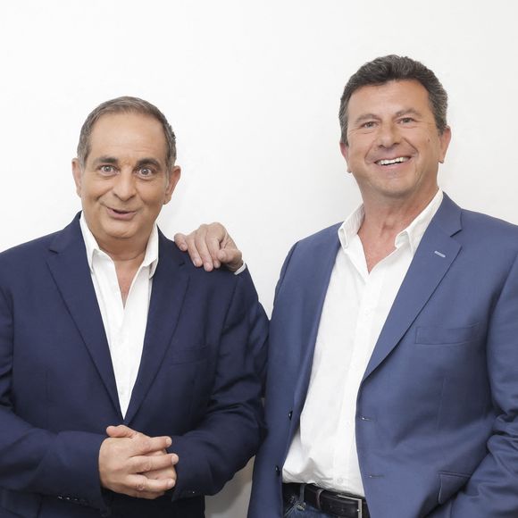 A l'occasion de la sortie de son livre sur le sujet, "Petit traité du silence à l'usage des gens bruyants", il raconte son quotidien.

Exclusif - Laurent Fontaine, Pascal Bataille - Backstage de l’émission TPMP (Touche Pas à Mon Poste) présentée en direct par C.Hanouna et diffusée sur C8 - Paris le 8 septembre 2022  - © Jack Tribeca / Bestimage