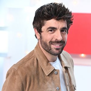 Notamment le décès de sa sœur. "C'était un secret de famille, un tabou, confie-t-il "Nous deux". Elle est morte bébé, et on n'en a jamais parlé. Pas de photo, pas même une plaque au cimetière."

Exclusif - Agustin Galiana - Enregistrement de l'émission "Vivement Dimanche", le 29 avril 2024. © Guillaume Gaffiot / Bestimage