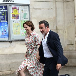 Nathalie Péchalat et son mari Jean Dujardin - Mariage de Claude Lelouch à la mairie du 18ème à Paris. Le 17 juin 2023