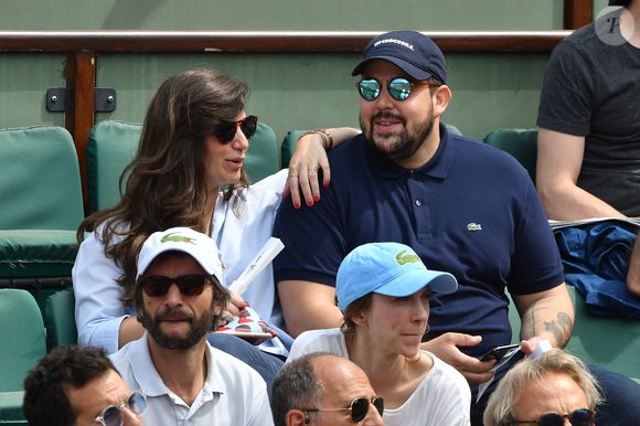 L'humoriste Artus et sa femme assistent au tournoi de Roland Garros 2018 - septième jour à Roland Garros le 3 juin 2018 à Paris, France. Photo de Laurent Zabulon/ABACAPRESS.COM