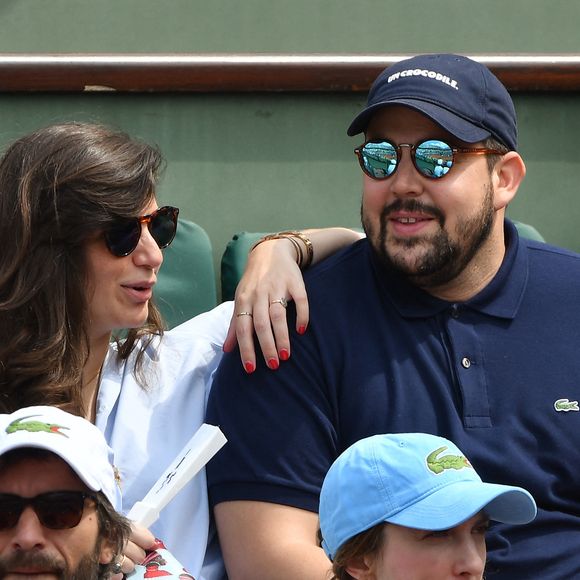 L'humoriste Artus et sa femme assistent au tournoi de Roland Garros 2018 - septième jour à Roland Garros le 3 juin 2018 à Paris, France. Photo de Laurent Zabulon/ABACAPRESS.COM