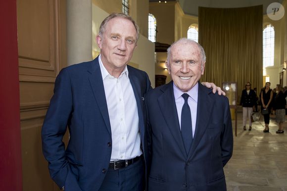 Cette nomination survient alors qu'Alexander McQueen traverse une période difficile, marquée par d'importants plans de réduction d'effectifs à Londres et en Italie.


François-Henri Pinault et son père François Pinault - À l'occasion du lancement des Journées Européennes du Patrimoine, Kering organise un cocktail au sein de son siège à Paris, France. © Olivier Borde/Bestimage