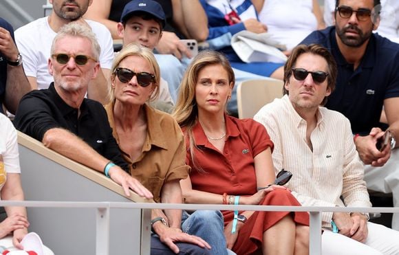 Denis Brogniart, sa femme Hortense Brogniart, Ophélie Meunier et son mari Mathieu Vergne - Dernier match de sa carrière pour R.Gasquet, battu par J.Sinner (6-3, 6-0, 6-4) lors des Internationaux de France de Tennis de Roland Garros 2025, le 29 mai 2025. 
© Jacovides / Moreau / Bestimage