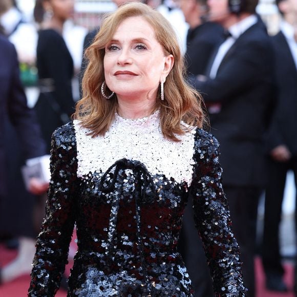 Isabelle Huppert sur le tapis rouge de la cérémonie de clôture du 79ème Festival de Cannes au Palais des Festivals le 23 mai 2026 à Cannes, France. Photo by Jerome Domine/Abaca