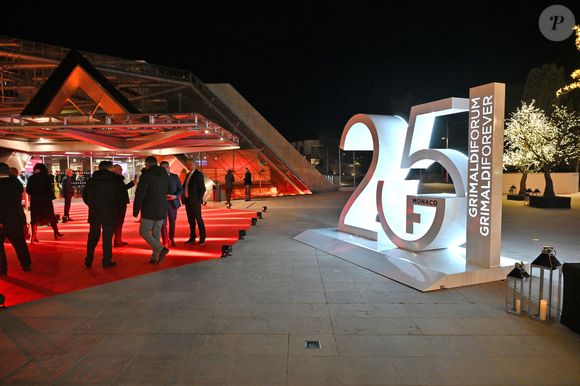 Le prince Albert II de Monaco et la princesse Charlene ont célébré les 25 ans du Grimaldi Forum et inauguré l'extension de l'espace d'exposition accompagné par M. Pierre André Chiappori représentant le ministre d'Etat de la Principauté, M. Henri Fissore, le président du Grimaldi, et de Mme Sylvie Biancheri, la directrice générale, à Monaco le 16 janvier 2025 © Bruno Bebert/Bestimage