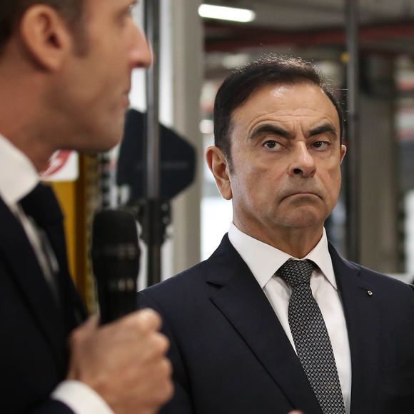 Le président de la république française, Emmanuel Macron accompagné de Carlos Ghosn, Président-directeur général du groupe Renault visite l'usine Renault Maubeuge Construction, Maubeuge, Nord, France, le 8 novembre 2018.  © Stéphane Lemouton / Bestimage