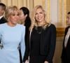 "L'appartement est blanc, un peu kitsch, écran géant, cageot de légumes sur la terrasse, vue sur l'ancienne villa d'Yvette Horner qu'elle mime, rieuse, d'un geste d'accordéoniste"

Brigitte Macron et Laurence Auzière