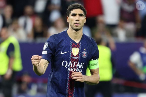 Achraf Hakimi du PSG célèbre après avoir marqué un penalty lors du match de football de la finale de la Ligue des Champions 2025/2026 entre le Paris Saint Germain et Arsenal FC au stade Puskas Arena à Budapest (Hongrie), le 30 mai 2026. Inside/Psnewz/Bestimage