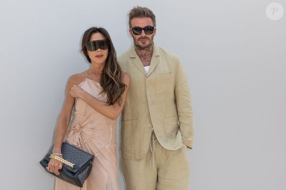 Victoria Beckham et son mari David Beckham au photocall du défilé Jacquemus collection "Le chouchou" automne-hiver 2023/2024, même si la marque est désormais déconnectée du traditionnel calendrier de la mode et livre des collections qui ne sont plus liées aux saisons, au château de Versailles, France, le 26 juin 2023. © Olivier Borde/Bestimage