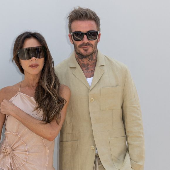 Victoria Beckham et son mari David Beckham au photocall du défilé Jacquemus collection "Le chouchou" automne-hiver 2023/2024, même si la marque est désormais déconnectée du traditionnel calendrier de la mode et livre des collections qui ne sont plus liées aux saisons, au château de Versailles, France, le 26 juin 2023. © Olivier Borde/Bestimage