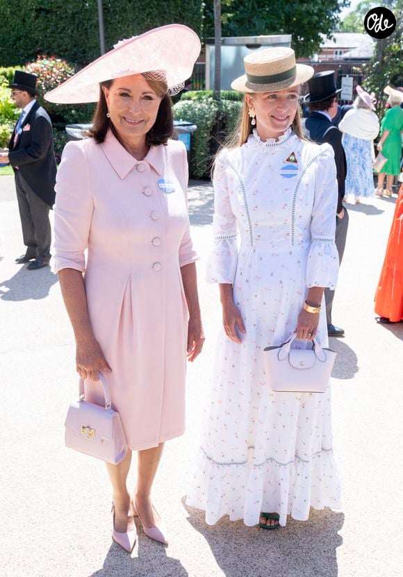 Carole Middleton et Alizée Thevenet assistent au deuxième jour du Royal Ascot, à l’hippodrome d’Ascot, à Ascot, dans le Berkshire (Royaume-Uni).
Photo de GOFF  / BESTIMAGE