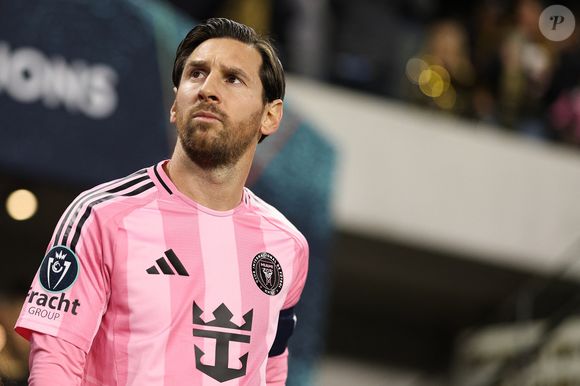 Le PSG affrontera l’Inter Miami ce dimanche 29 juin à 18 h dans le cadre des huitièmes de finale de la Coupe du monde des clubs. Le match sera diffusé sur DAZN.

Le 2 avril 2025, Los Angeles, Californie, USA : L'attaquant de l'Inter Miami CF LIONEL MESSI (10) sort du tunnel pour la cérémonie d'avant-match avant un quart de finale de la Coupe des Champions de la CONCACAF. © Brenton Tse/ZUMA Press Wire/Bestimage