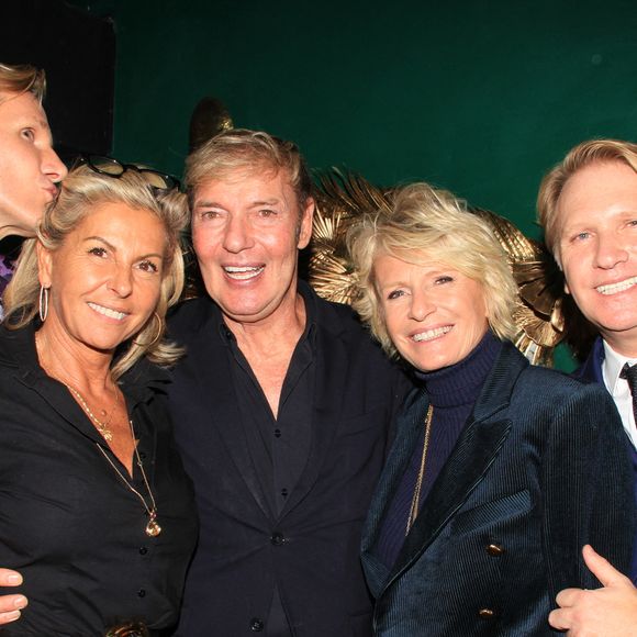 Exclusif - François-Xavier Renou, Caroline Margeridon, Tony Gomez, Sophie Davant, Thierry Chapeau - Caroline Margeridon fête son 56ème anniversaire au restaurant "Manko" à Paris le 29 septembre 2022. © Philippe Baldini/Bestimage