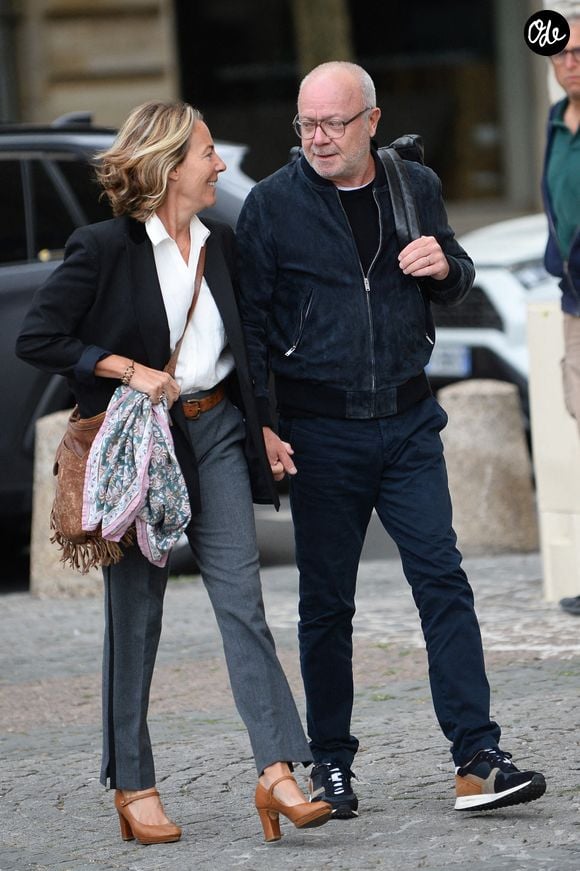 Olivier Baroux et sa femme Coralie - Arrivées aux obsèques de Jean-Paul Rappeneau en l'église Saint-Sulpice à Paris le 10 septembre 2026 ©Agence/Bestimage