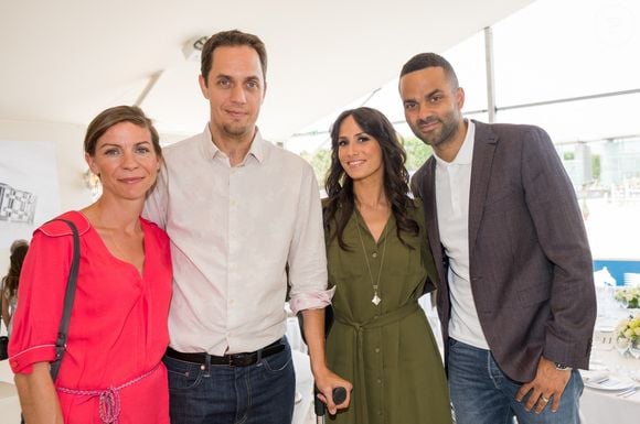 Explorant alors de nouvelles formes d'engagement dans l'économie sociale et solidaire, en dehors des cadres institutionnels classiques.

Exclusif - Grand Corps malade (Fabien Marsaud) et sa femme Julia avec Tony Parker et sa femme Axelle Francine - People lors du Longines Paris Eiffel Jumping au Champ-de-Mars à Paris, le 5 juillet 2015. Bestimage