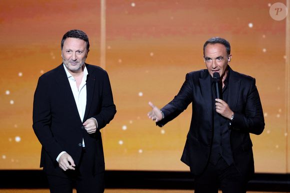Exclusif - Arthur et Nikos Aliagas lors de l'enregistrement de l'émission "La chanson secrète N°14", présentée par N.Aliagas et diffusée le 26 décembre sur TF1, consacrée à Nikos Aliagas à Paris le 10 décembre 2025. © Jacovides-Moreau/Bestimage