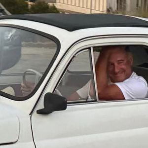 Fiat 500, Vespa, ciel bleu… Pierre Sled ne cache pas son bonheur romain

Pierre Sled ou la Dolce Vita en Italie.