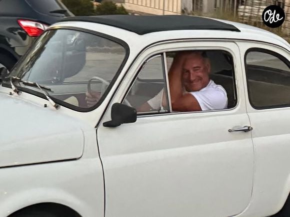 Fiat 500, Vespa, ciel bleu… Pierre Sled ne cache pas son bonheur romain

Pierre Sled ou la Dolce Vita en Italie.