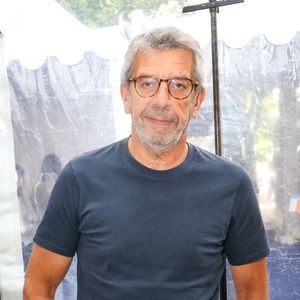 Michel Cymes lors de la 3ème édition du salon du livre à Saint-Germain-des-Prés "Des pages avant la plage" à Paris le 6 juin 2026. © Jack Tribeca / Bestimage